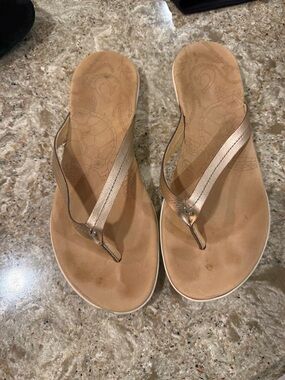 OluKai Women’s Metallic Gold/Tan Flip Flop Sandals